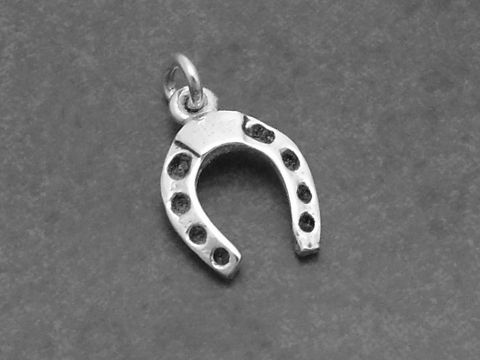 Silber Anhänger in Form eines Hufeisens als Glücksbringer für Pferdefreunde, Hersteller Juwelier Harnisch, ideal für das persönliche Schmuckstück oder als Geschenk.
