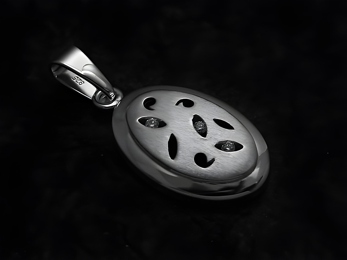 Anhänger Oval aus 925 Sterling Silber mit Zirkonia von Juwelier Harnisch, Besonderes Design, elegant geschwungene Formen und glänzende Oberfläche, ideal für stilvolle Akzente im Schmuck.