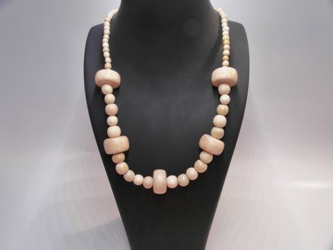 Holzkette mit Rundscheiben in der Größe 20 mm, naturbraun, Länge 60 cm, stilvoller Holzschmuck vom Hersteller Juwelier Harnisch.