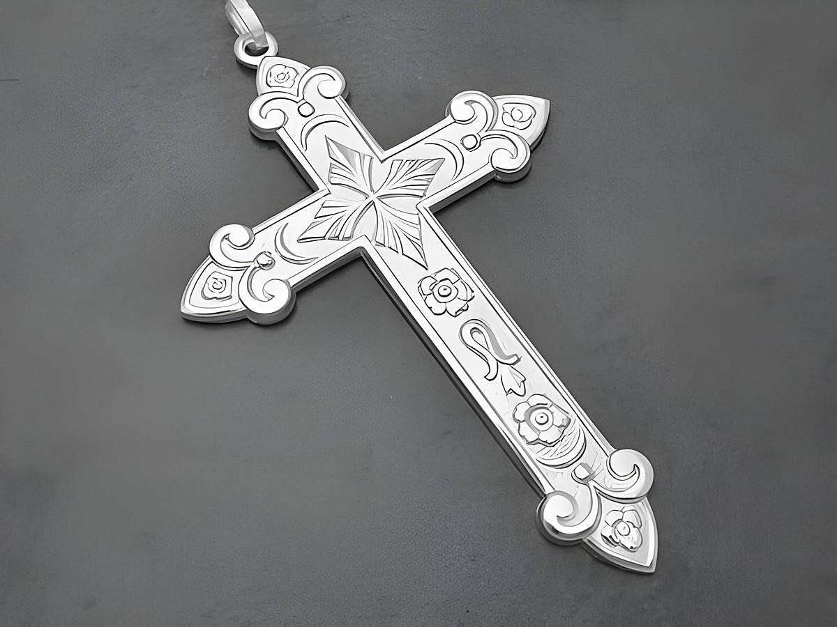 Kreuz poliert und nostalgisch aus Sterling Silber, 69 mm, Hersteller Juwelier Harnisch, verziert mit filigranen Mustern und floralen Elementen, ideal als Anhänger.