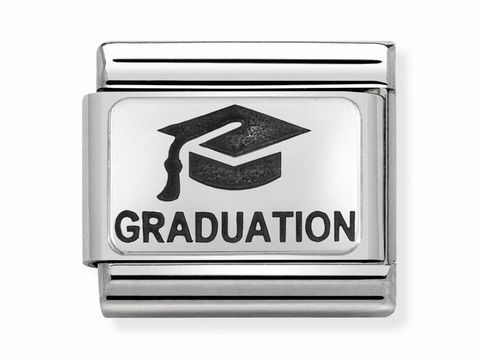 Silberner Charm von Nomination mit dem Motiv eines Abschluss Huts und der Aufschrift Graduation, ideal für das Feiern eines Schulabschlusses.