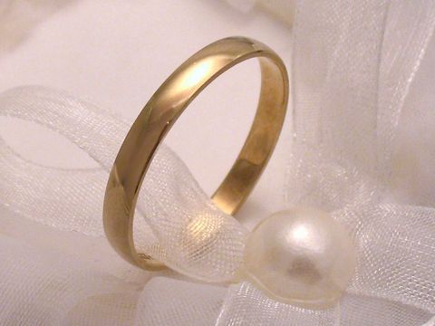 Trauring Ehering BEAUTYFUL aus Gold 333 in Größe 63,5/20,2, gefertigt vom Juwelier Harnisch, elegant und schlicht, perfekt für den besonderen Tag.