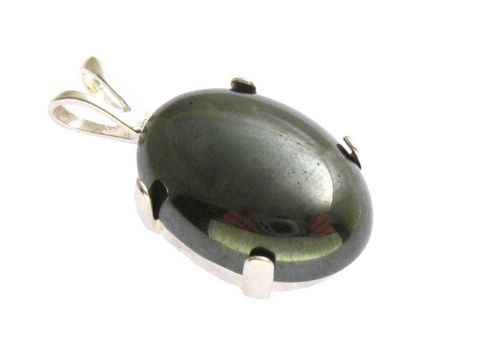 Hämatit Cabochon in ovaler Form, gefasst in einem eleganten Sterling Silber Anhänger, Hersteller Juwelier Harnisch, ideal für stilvolle Schmuckliebhaber.
