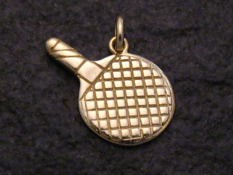 Gold Anhänger in Form eines Tischtennis Schlägers aus Gold 333, gefertigt von Juwelier Harnisch, ideal für Sportfans und Schmuckliebhaber.