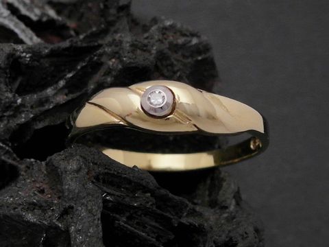 Gold Ring - unvergänglich - Gold 333 bicolor - Diamant - Goldring - Gr. 54,5, Hersteller: Juwelier Harnisch, bis Gr. 56/18. Eleganter Goldring mit einzigartigem Design und funkelndem Diamanten.