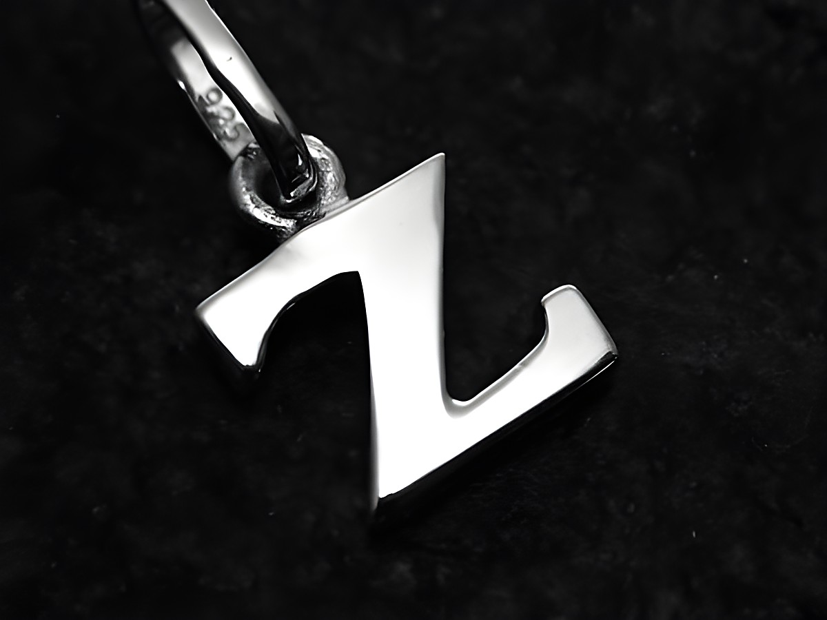 Z Buchstaben Anhänger 925 Sterling Silber rhodiniert von Juwelier Harnisch mit klarer Oberfläche und modernem Design, ideal für persönliche Schmuckstücke oder Geschenke.