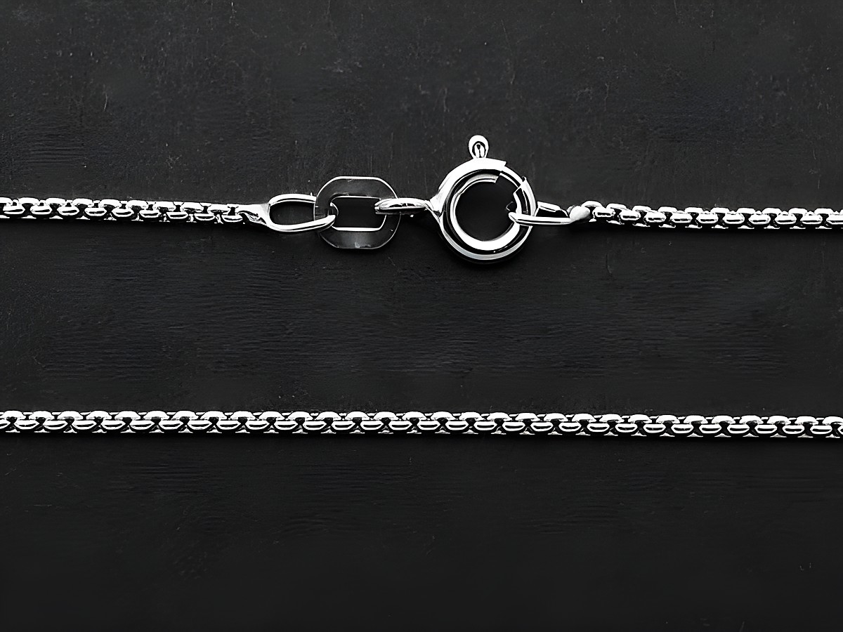 Silberkette Venezia aus Sterling Silber, rhodiniert, mit einer Länge von 50 cm und einer Stärke von 1,2 x 1,2 mm, Hersteller Juwelier Harnisch, Detailansicht des Verschlusses.