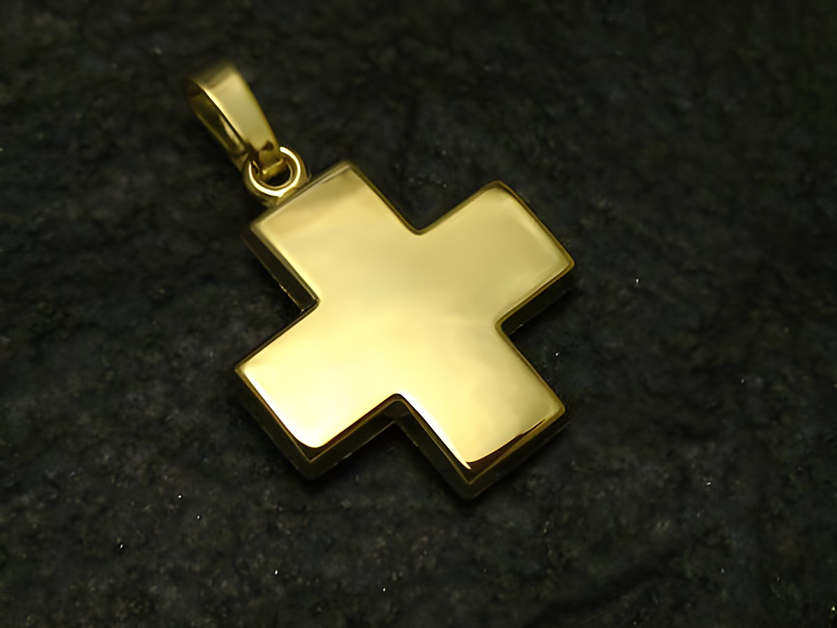 Ein vollplastisches gleichschenkliges Goldkreuz aus 750er Gold, hergestellt von Juwelier Harnisch, glänzend und elegant mit einer glatten Oberfläche.