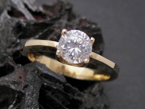 Gold Ring herausragend Gold 585 Zirkonia Goldring Gr. 59, Hersteller Juwelier Harnisch bis Gr. 60/19, mit einem funkelnden Zirkonia in der Mitte, elegantes Design für besonderen Anlass.