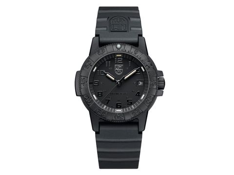 Die Luminox Leatherback Sea Turtle 0300 Series XS.0301.BO.L Unisex Armbanduhr hat ein schwarzes Gehäuse und ein schwarzes Armband, mit einem sportlichen und robusten Design sowie einem klaren Zifferblatt.