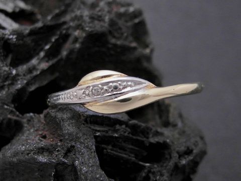 Gold Ring klassisch Gold 585 bicolor mit Diamant Goldring Größe 52 vom Hersteller Juwelier Harnisch. Elegantes Design und hochwertige Verarbeitung. Ideal für besondere Anlässe.
