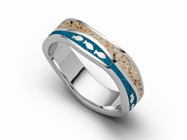 DUR Strandring Fischschwarm aus Sterling Silber in Größe 58 mit einem dezenten Sand- und einem blauen Design, das kleine Fischmuster zeigt.