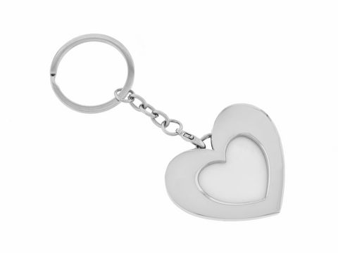 62446-0 Schlüsselanhänger in Herzform aus Edelstahl mit Medaillon für individuelle Gravuren, Länge 11,5 cm, Hersteller Juwelier Harnisch. Ideal als persönliches Geschenk.