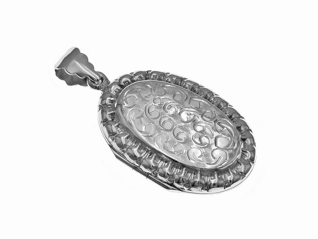 Silber Medaillon oval nostalgisch vom Hersteller Juwelier Harnisch, verziert mit filigranen Mustern und einer gedrehten Kante, ideal für persönliche Erinnerungen oder Schmuckliebhaber.