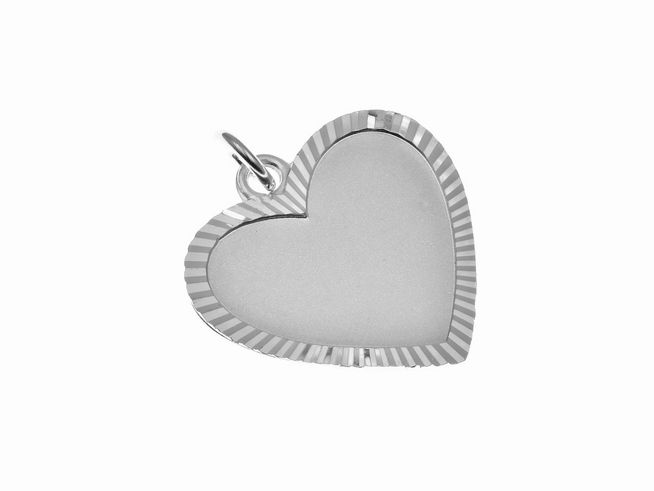 Silber Anhänger in Herzform, satiniert mit abgesetzter Kante, schlichtes Design, Hersteller Juwelier Harnisch. Ideal für persönliche Gravuren oder als edles Geschenk.