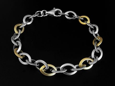 Armband Weitanker in Silber bicolor mit mattierten, vergoldeten Elementen, 19 cm lang, ohne Stein, Hersteller Juwelier Harnisch.