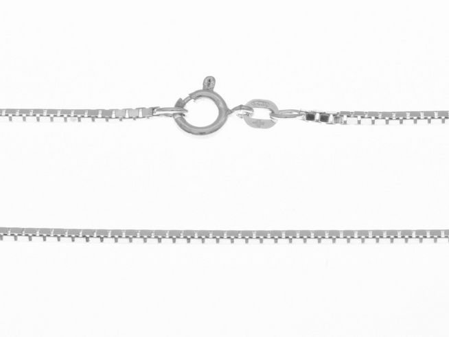 Silberkette Venezia kette mit einer Stärke von 1,6 x 1,6 mm und einer Länge von 41 cm, hergestellt von Juwelier Harnisch, maximal 1,9 mm, detailreiche Aufnahme des Verschlusses.