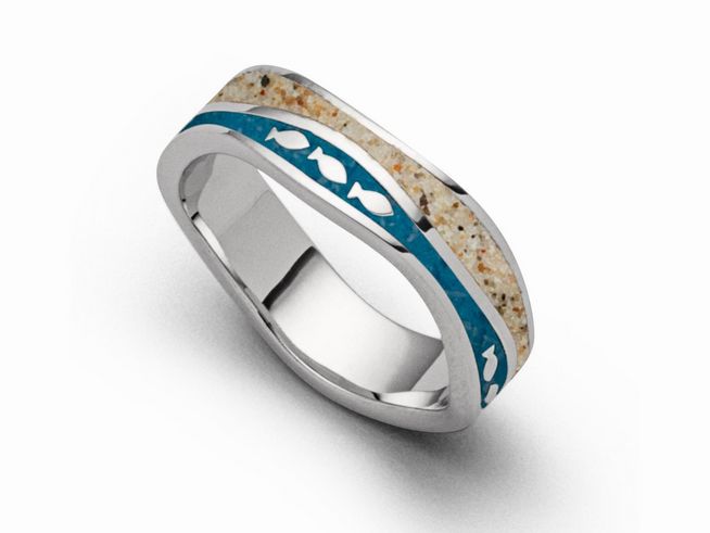 DUR Strandring Fischschwarm R5664.52 aus Sterling Silber in Größe 52, mit sandfarbener und blauer Oberfläche, verziert mit stilisierten Fischen. Elegantes und maritimes Design.