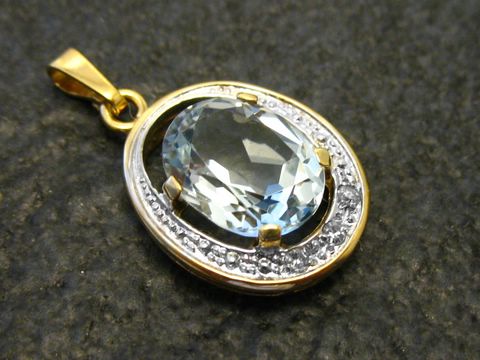Gold Anhänger BICOLOR mit Diamant und Aquamarin, hergestellt von Juwelier Harnisch, verziert mit funkelnden Diamanten und Brillianten, elegantes und zeitloses Schmuckstück.