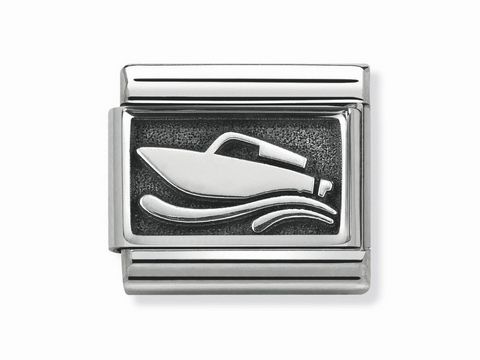 433010246-0 Silbernes Plättchen mit einem stylischen Motorboot-Design, ideal für die Nomination Classic Kollektion, perfekt für maritime Liebhaber und modische Akzente.