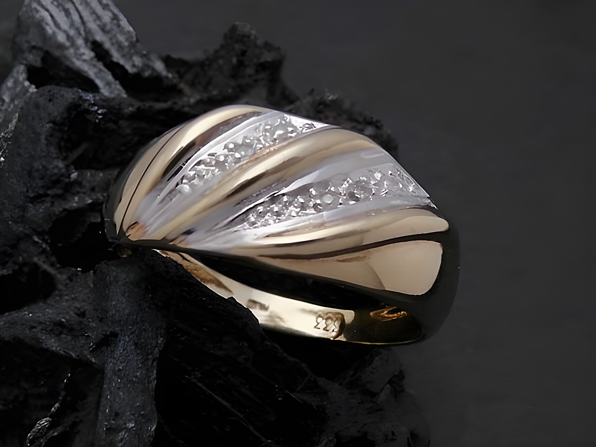 Gold Ring kunstvoll Gold 333 bicolor mit Diamant dekoriert, eleganter Goldring in der Größe 58, Hersteller Juwelier Harnisch, bis Größe 58/18,5.
