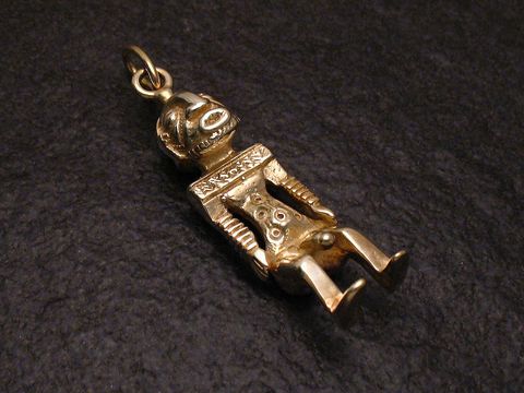 Indiander-Skulptur Anhänger aus massivem, vergoldetem Silber, gefertigt vom Juwelier Harnisch, detaillierte Ausführung mit traditionellem Design.