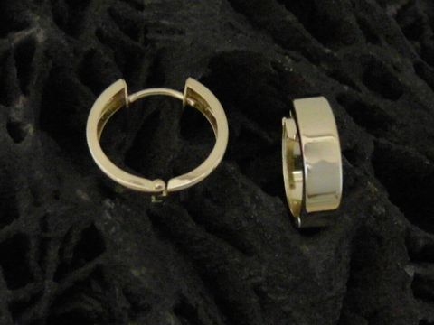 Design Creolen 1,3 cm schlicht Gold 333 poliert von Juwelier Harnisch bis 15 mm, elegant und zeitlos, ideal für jeden Anlass.