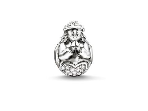 Engelanhänger von Thomas Sabo aus Silber, geschwärzt, mit Zirkonia in Weiß, Modell K0182-643-14, ideal für KARMA BEADS, zeigt einen Engel in betender Pose mit herzförmigem Element.