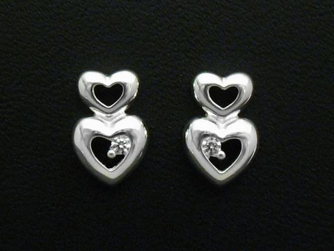 39708-0 Ohrstecker Herz an Herz aus 925 Sterling Silber mit Zirkonia von Juwelier Harnisch, dekorative zweifache Herzform mit funkelndem Zirkonia in der Mitte.