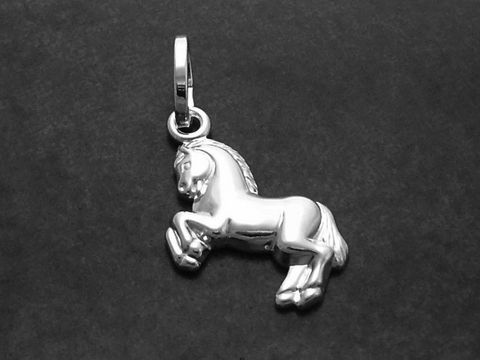 Wunderbarer Anhänger in Form eines niedlichen Pferds, gefertigt aus poliertem Sterling Silber, ideal für Kinder, hergestellt von Juwelier Harnisch.