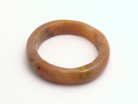 Karneol Ring in rot, Größe 51, Hersteller Juwelier Harnisch, geeignet bis Größe 52, aus hochwertigem Material, mit glatter Oberfläche und eleganter Form.