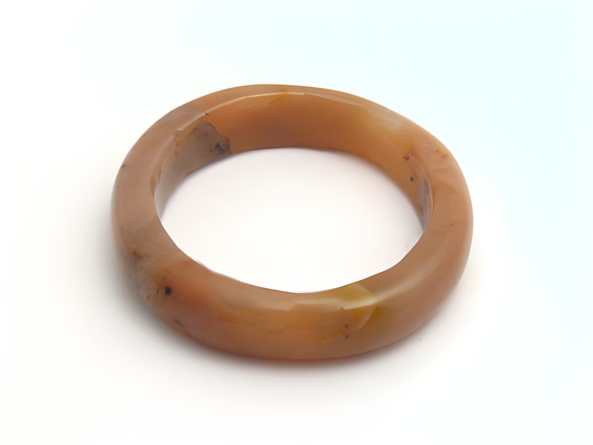 Karneol Ring in rot, Größe 51, Hersteller Juwelier Harnisch, geeignet bis Größe 52, aus hochwertigem Material, mit glatter Oberfläche und eleganter Form.