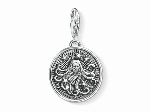 Charm-Anhänger von Thomas Sabo aus Silber mit dem Motiv Jungfrau, filigrane Gravur und detailreiche Gestaltung, ideal als Schmuckstück oder Geschenk.