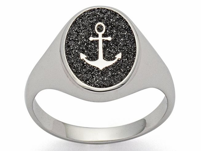 Ein eleganter Siegelring aus Sterling Silber mit einem schwarzen Lavasand-Einsatz und einem Anker-Motiv in der Mitte, der in Größe 64 erhältlich ist.