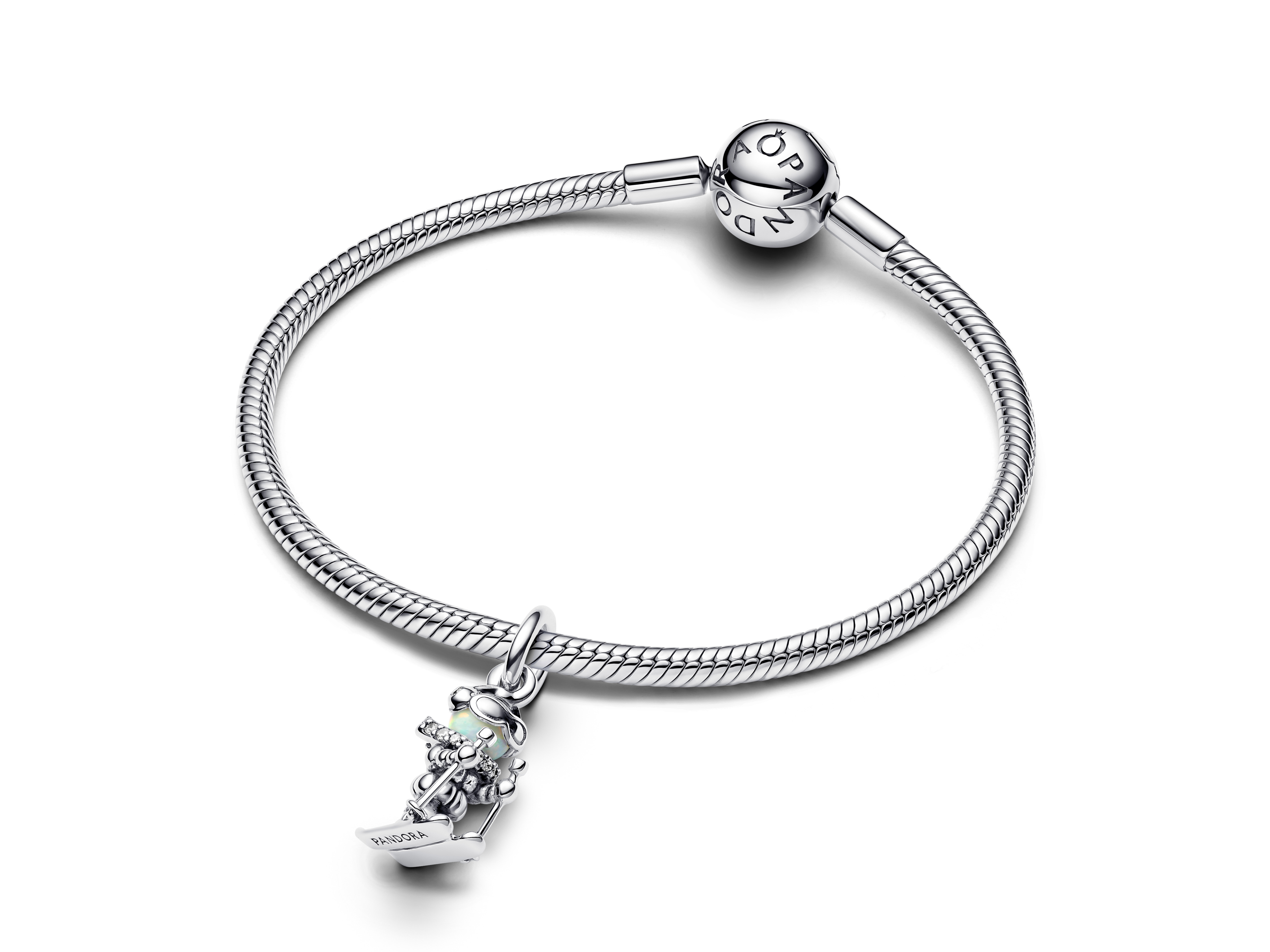 Silberner Pandora Charm in Form eines Skifahrers mit lab-created synthetischem Opal und Zirkonia, perfekt für Armbänder und als besonderes Accessoire. Ideal für Ski-Liebhaber.