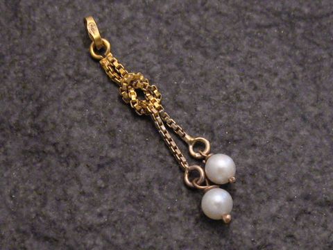 Echter Gold Anhänger 333 30x7 mm mit zwei Zuchtperlen, Hersteller Juwelier Harnisch, stilvoller Perlenanhänger, ideal für eleganten Schmuck.