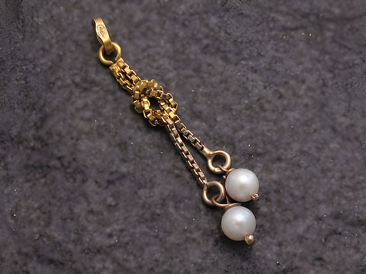 Echter Gold Anhänger 333 30x7 mm mit zwei Zuchtperlen, Hersteller Juwelier Harnisch, stilvoller Perlenanhänger, ideal für eleganten Schmuck.