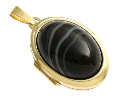Schwarzer Sardonyx Cabochon in einem eleganten Gold 750 Medaillon, Hersteller Juwelier Harnisch, zeigt eine glänzende Steinoberfläche mit feinen weißen Streifen und zeitlosem Design.