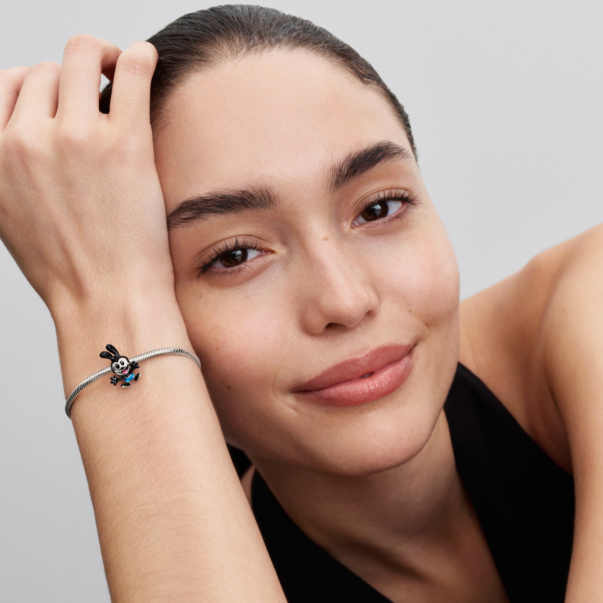 Pandora Disney Oswald, der lustige Hase Charm - Sterling Silber - Emaille Schwarz – Ansicht 5