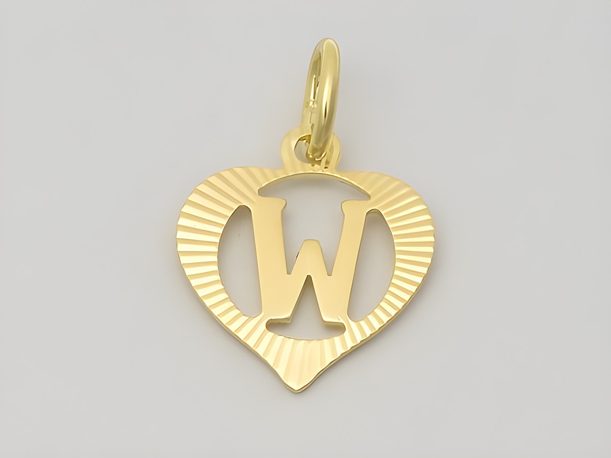 Herz Anhänger mit Buchstabe W aus 333 Gold, diamantiert, hergestellt von Juwelier Harnisch. Elegantes Design, ideal als persönliches Schmuckstück oder Geschenk.