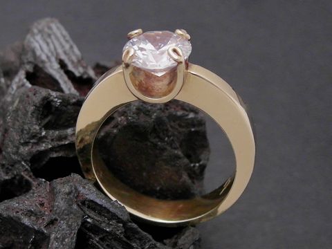 Gold Ring herausragend Gold 585 Zirkonia Goldring Gr. 54, Hersteller Juwelier Harnisch bis Gr. 54/17,5. Der Ring zeigt eine elegante Goldfassung mit einem strahlenden Zirkonia.