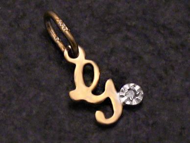 Gold 585 Buchstaben Anhänger G mit diamant, Hersteller Juwelier Harnisch, elegantes Design mit funkelndem Stein. Ideal als persönliches Geschenk oder Schmuckstück.