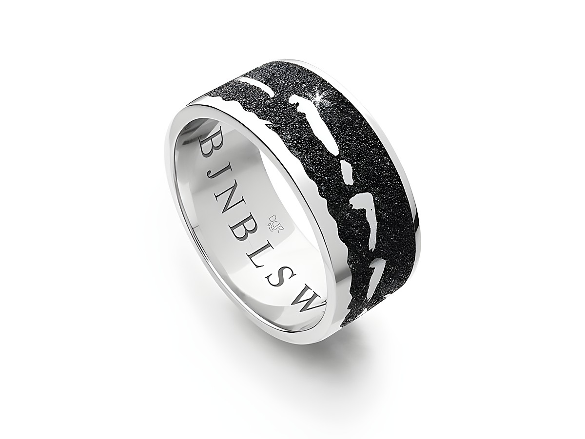 DUR Strandring Nordsee R4904.56 aus Sterling Silber in Größe 56 mit einem schwarzen, strukturierten Bereich und einem eleganten Design, ideal für moderne Schmuckliebhaber.