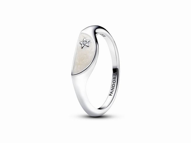 Halbierter Emaille Siegelring aus Sterling Silber von Pandora mit Zirkonia und weißer Emaille in Größe 46, filigranes Design mit einem kleinen Stern.