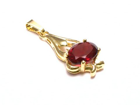 Gelbgold echt Granat Gold Anhänger 333 mit einem ovalen roten Granat. Elegantes Design vom Juwelier Harnisch, ideal als Schmuckstück für besondere Anlässe.