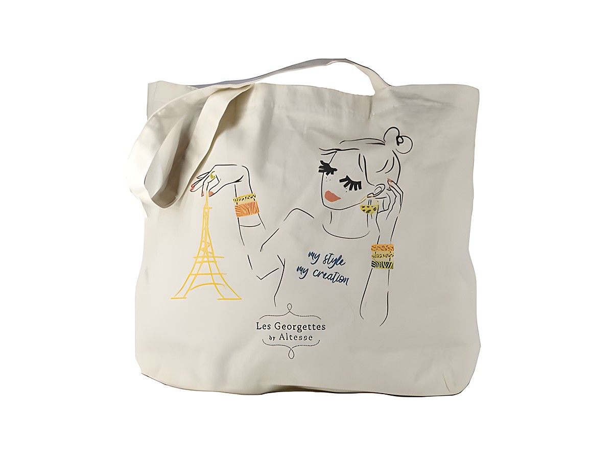 Einkaufsshopper von Les Georgettes mit einer stilisierten Abbildung eines Mädchens, das eine Eiffelturm-Halskette hält, beschriftet mit my style my creation und bunten Armreifen.