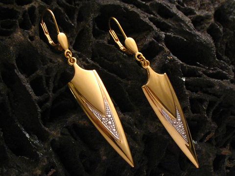 Reizvolle Ohrhänger aus Gold 585 bicolor, hergestellt von Juwelier Harnisch. Elegantes Design ohne Stein, perfekt für jeden Anlass.