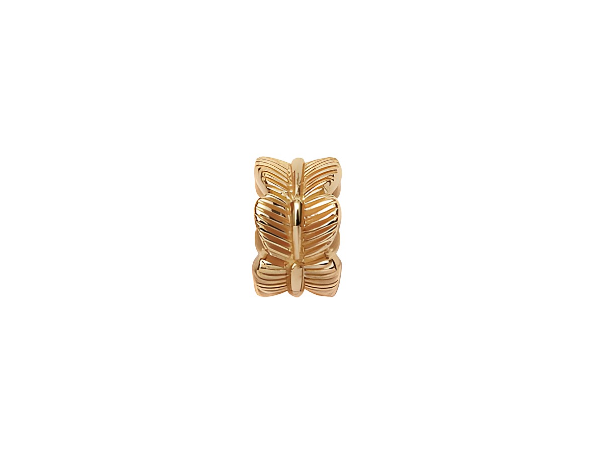 Ein goldener Blatt-Element-Anhänger von Endless, verziert mit feinen Details und einer glänzenden Oberfläche, ideal für Schmuckliebhaber.