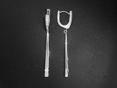 30591-0 Creolen aus 925 Sterling Silber im Stäbchen Design mit Zirkonia, Hersteller Juwelier Harnisch, elegante Ohrhänger mit funkelndem Stein für einen stilvollen Auftritt.