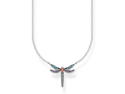 Kette von Thomas Sabo mit einem mehrfarbigen Libellen-Anhänger, verziert mit bunten Steinen, auf einer feinen Kette, in den Längen 40 bis 42 cm.